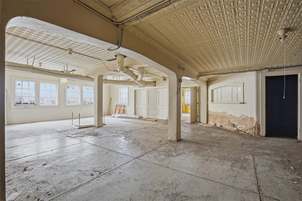 700 Elm Street Property Photo 15