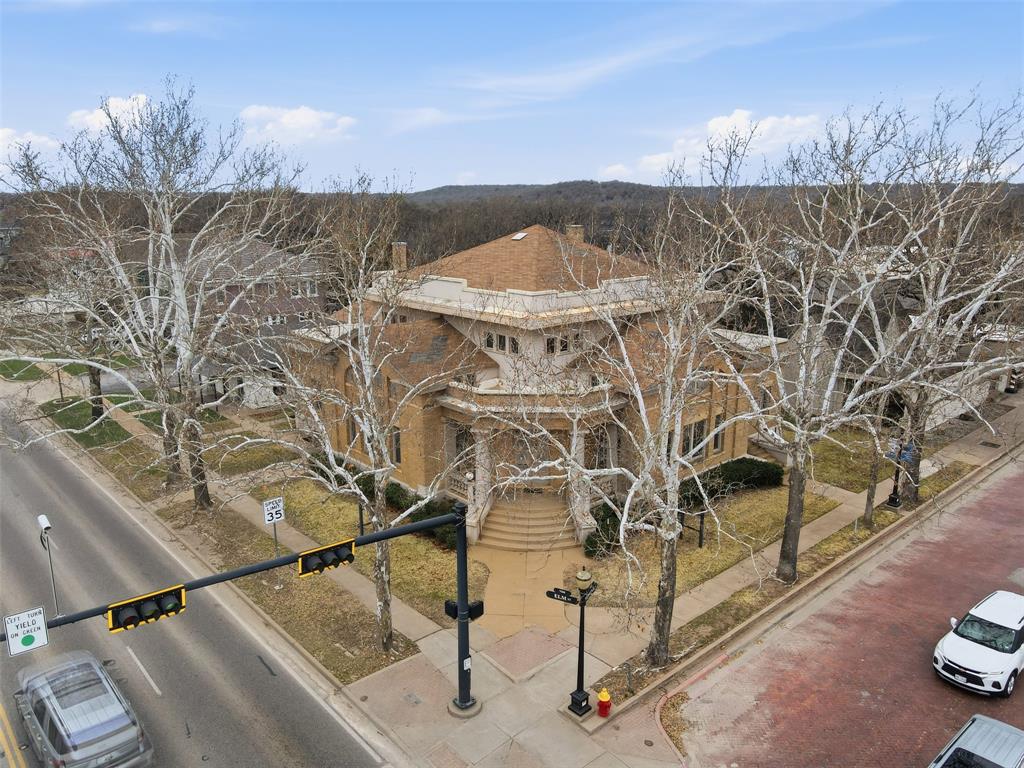 700 Elm Street Property Photo 18