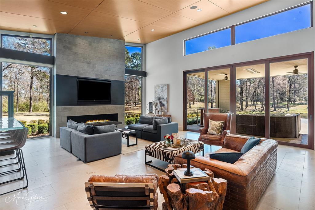 1675 Robson Road Property Photo 4