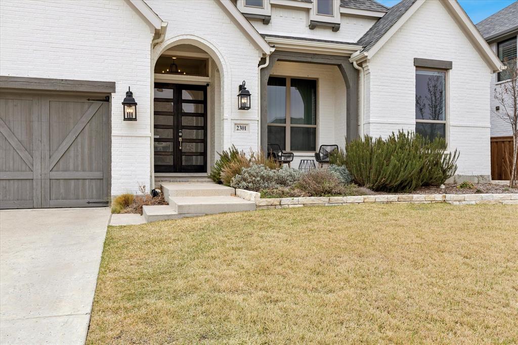 2301 Sandlin Drive Property Photo 4