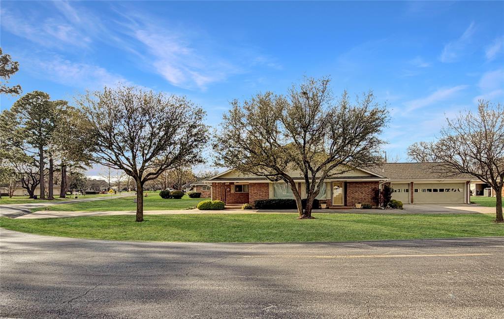 742 Kiowa Drive Property Photo 4