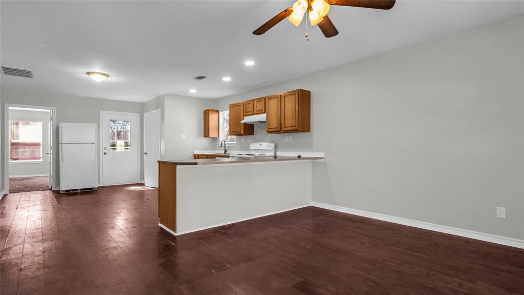 1602 W Elm Street Property Photo 2