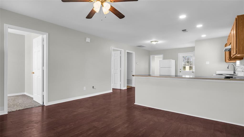1602 W Elm Street Property Photo 3