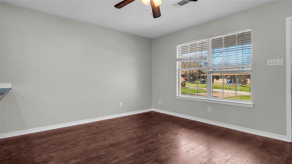 1602 W Elm Street Property Photo 4