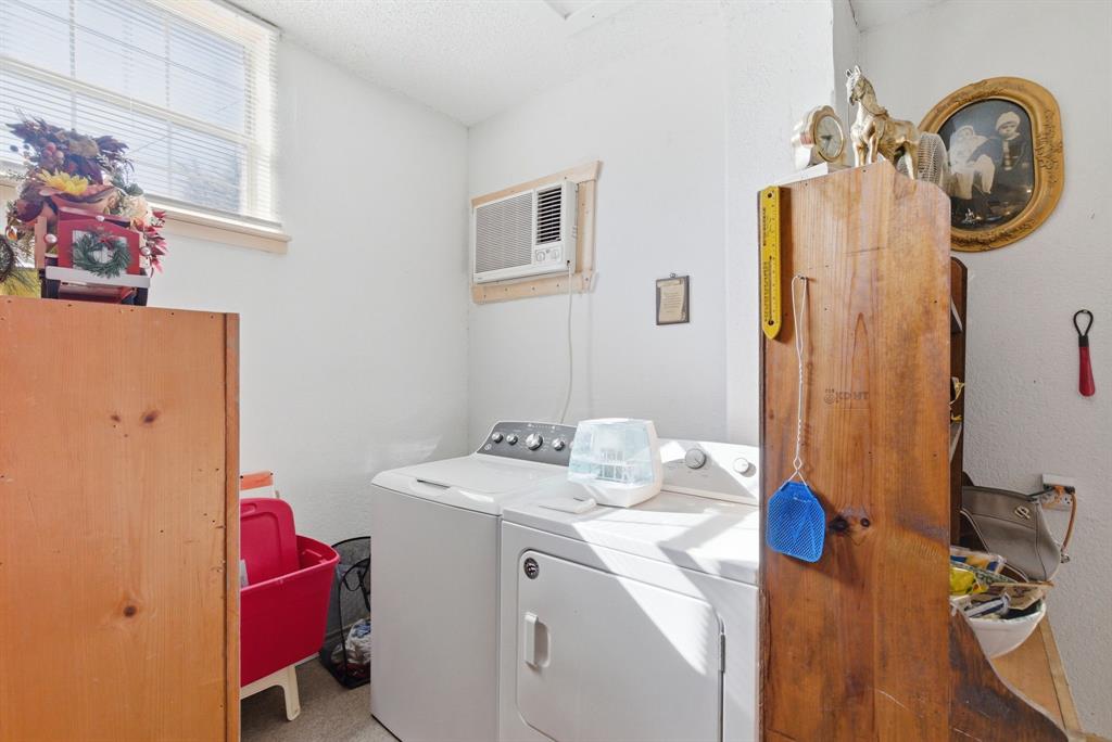 215 W 8th Street Property Photo 15