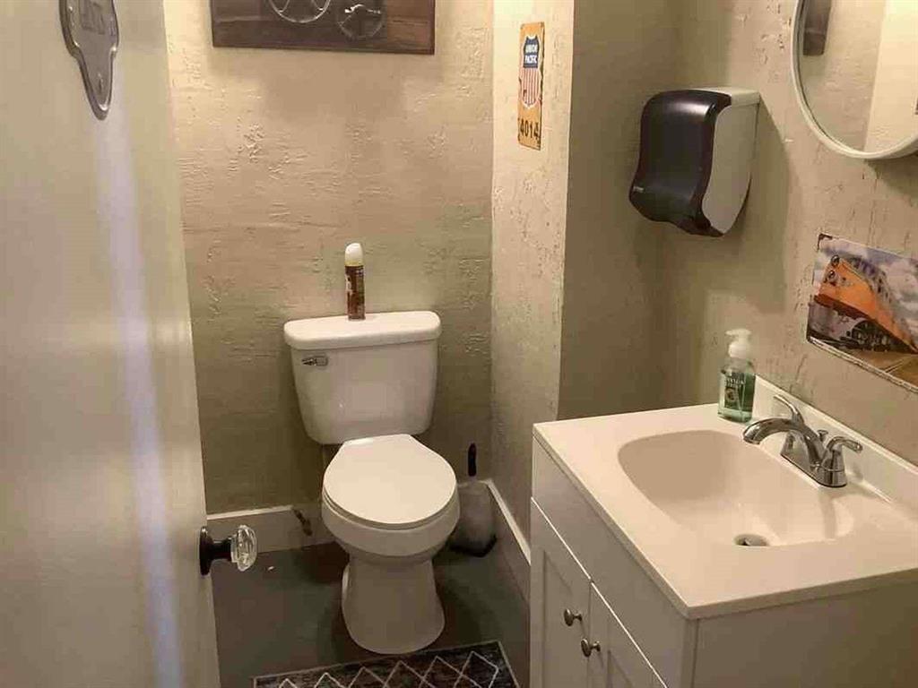 408 S Railroad Avenue Property Photo 14