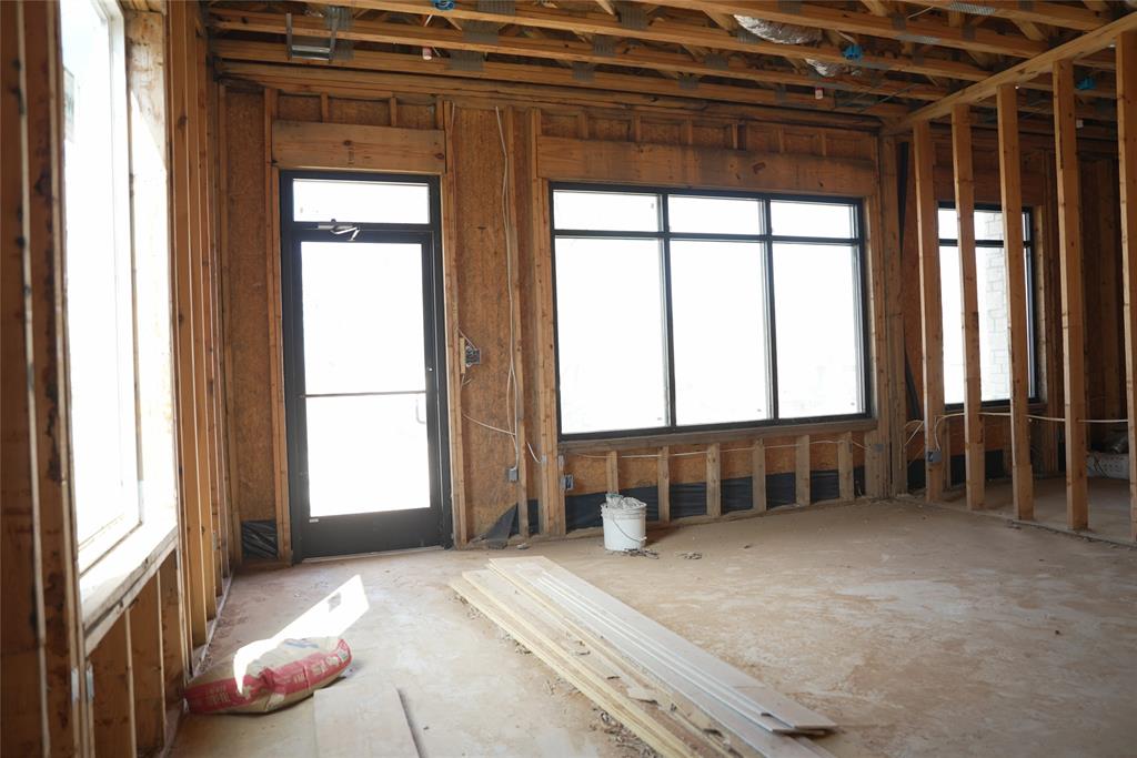 299 301 303 W Oak Street Property Photo 15