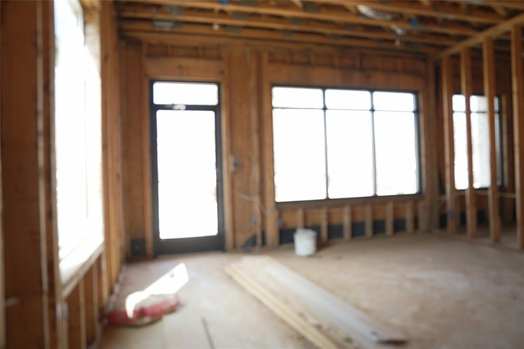 299 301 303 W Oak Street Property Photo 16