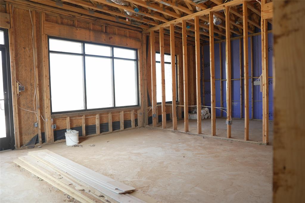 299 301 303 W Oak Street Property Photo 17