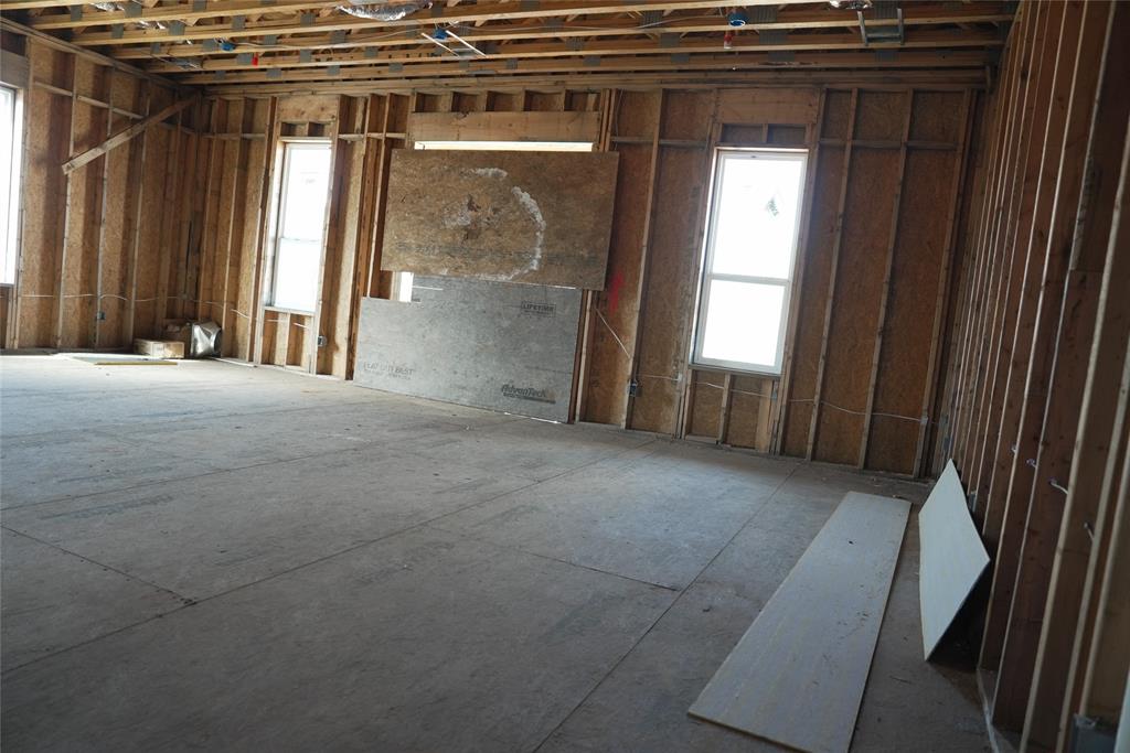 299 301 303 W Oak Street Property Photo 18