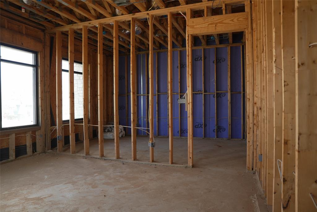 299 301 303 W Oak Street Property Photo 24