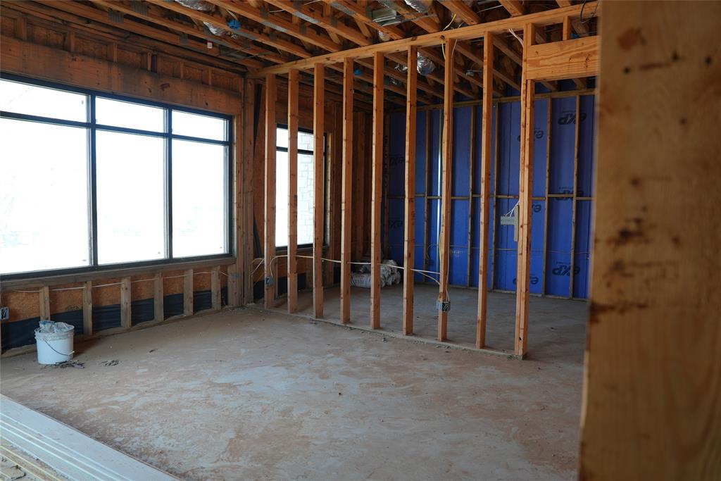 299 301 303 W Oak Street Property Photo 28