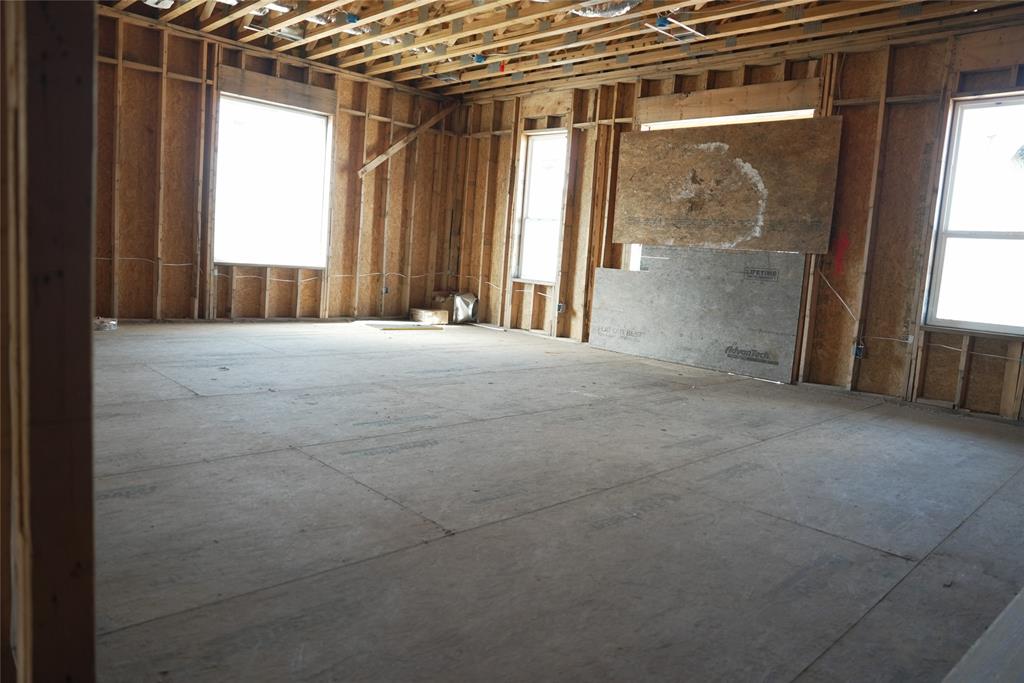 299 301 303 W Oak Street Property Photo 37