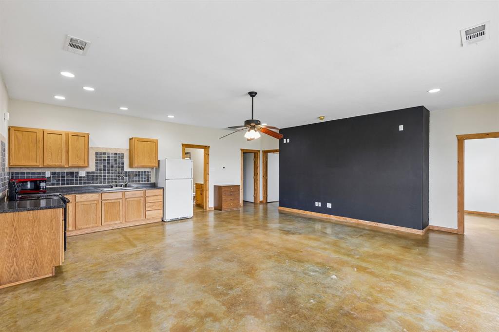 1087 County Road 2395 Property Photo 27