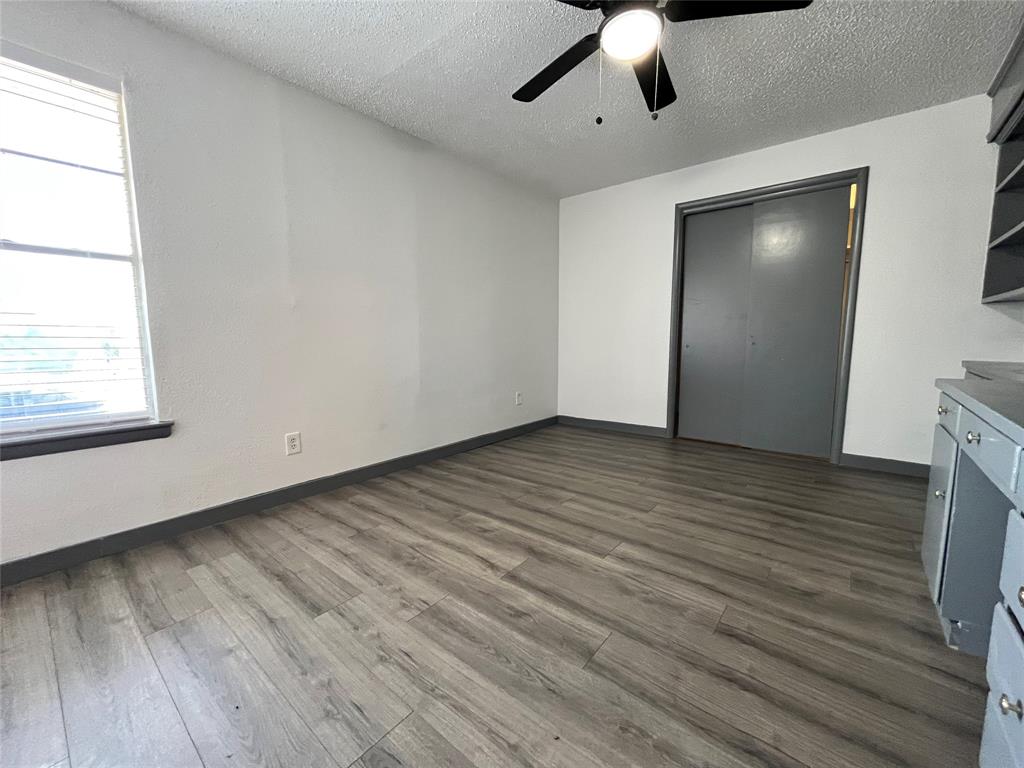 2526 Louise Street A Property Photo 8