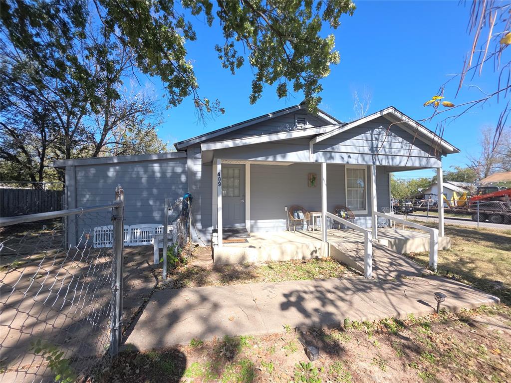 409 E Houston Street Property Photo 1
