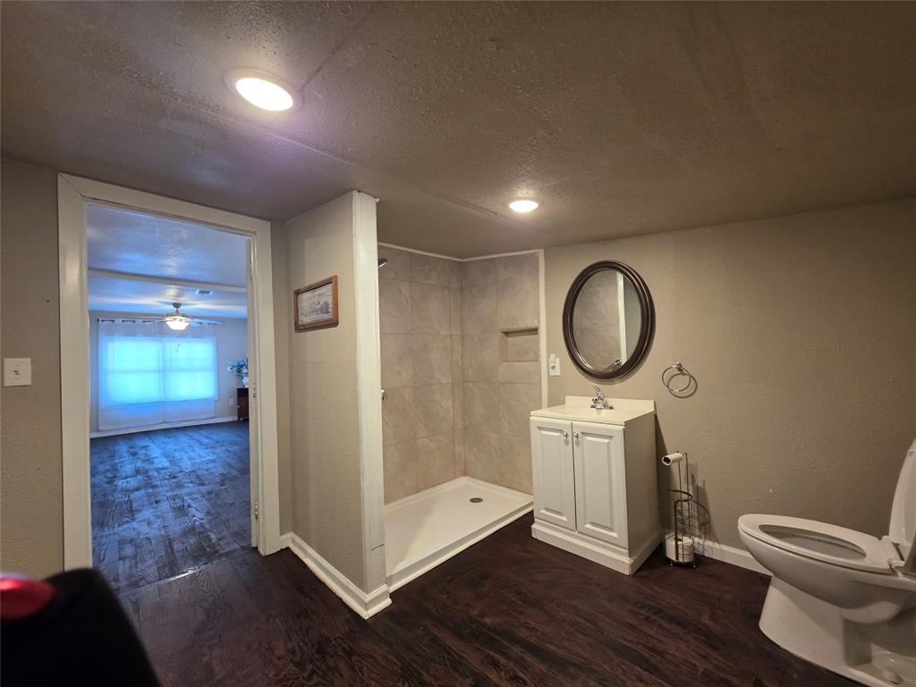 409 E Houston Street Property Photo 7