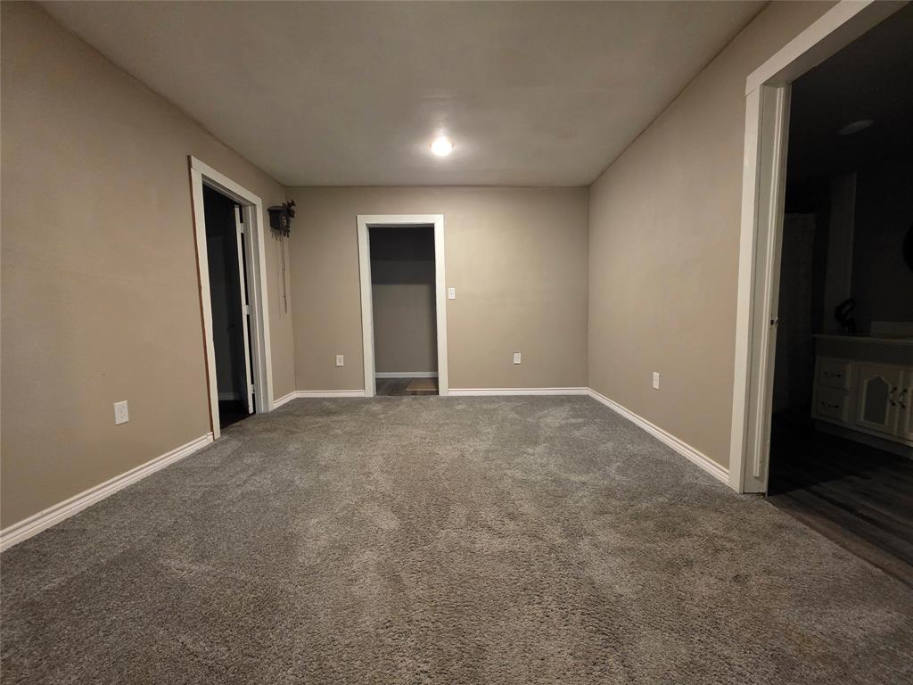 409 E Houston Street Property Photo 19