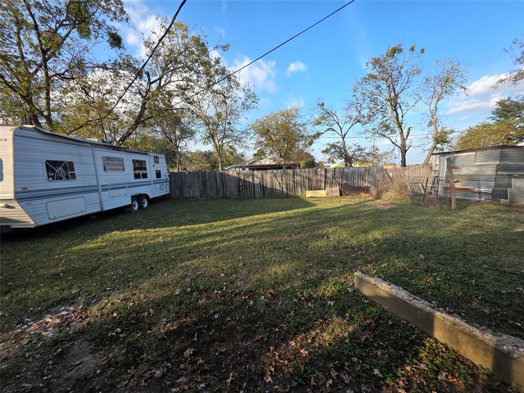 409 E Houston Street Property Photo 29