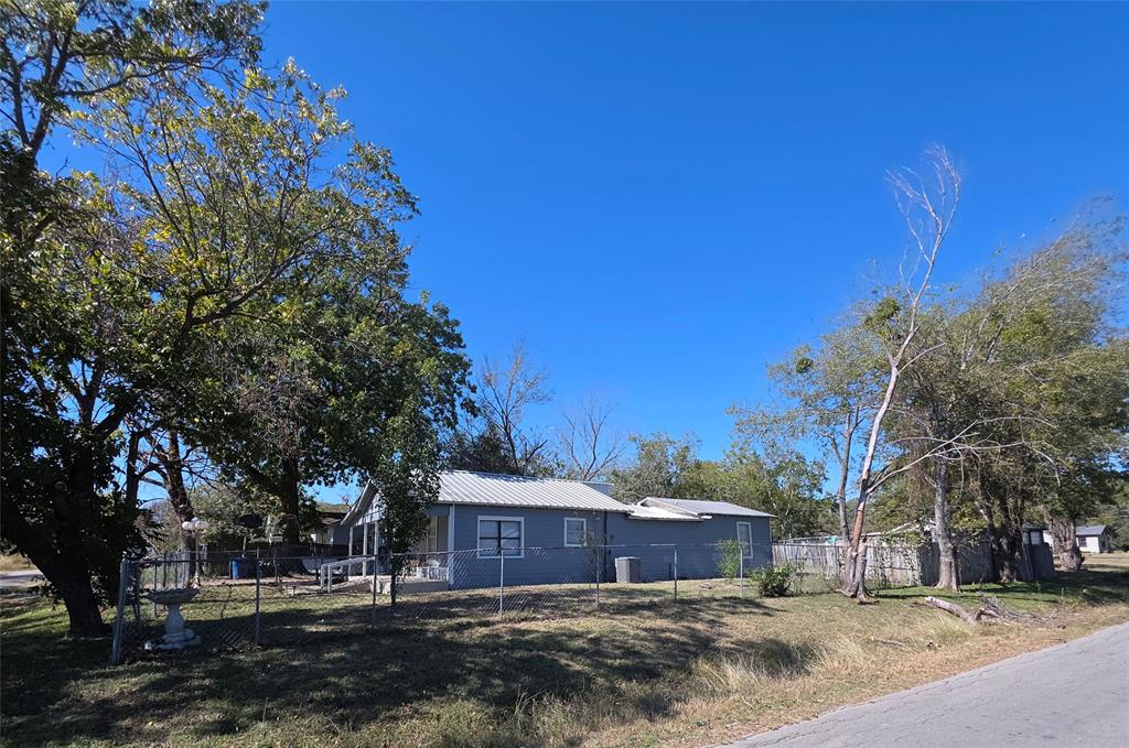 409 E Houston Street Property Photo 33
