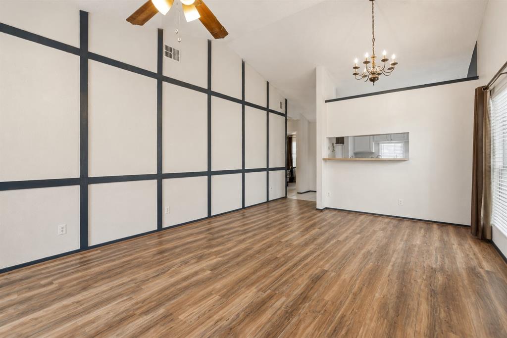 744 Lee Street Property Photo 4