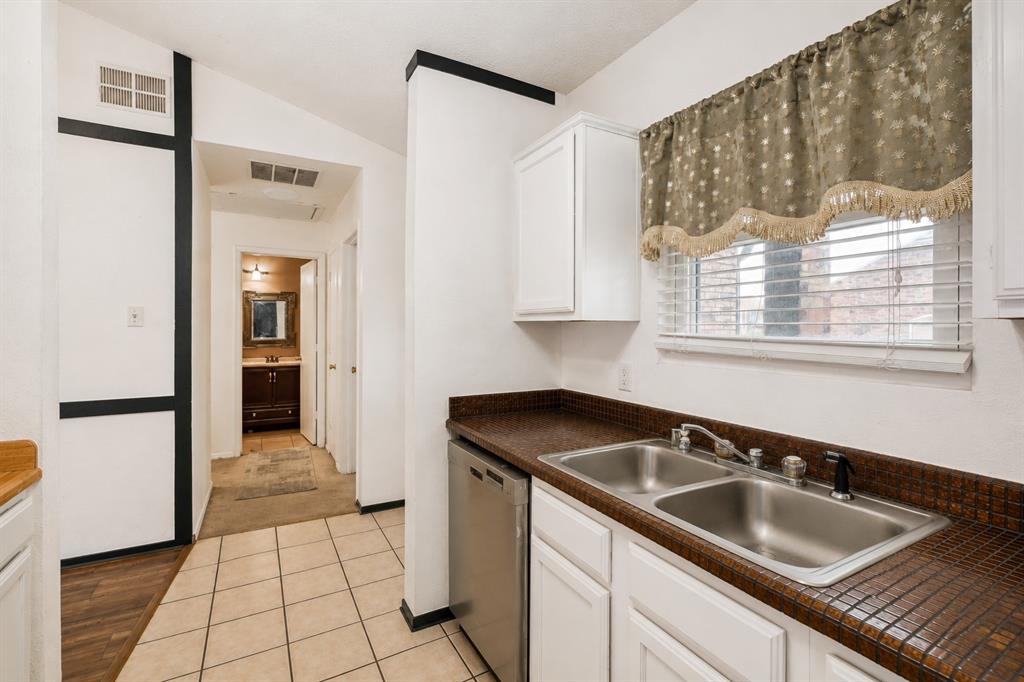 744 Lee Street Property Photo 11