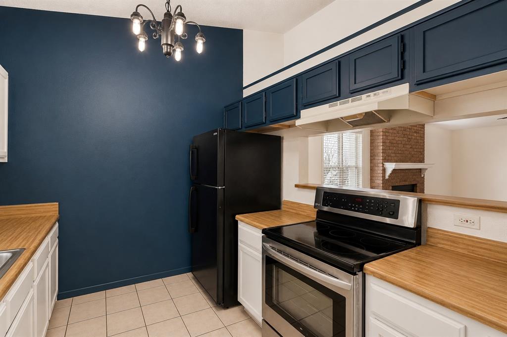 744 Lee Street Property Photo 12