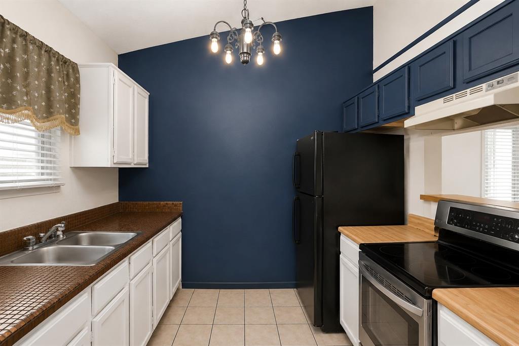 744 Lee Street Property Photo 13