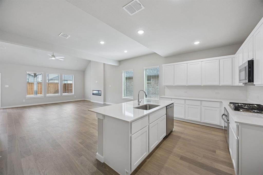 2104 Sunshining Road Property Photo 9