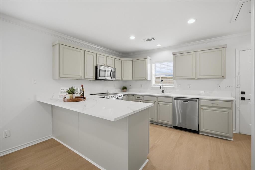 709 Sherman Street Property Photo 2