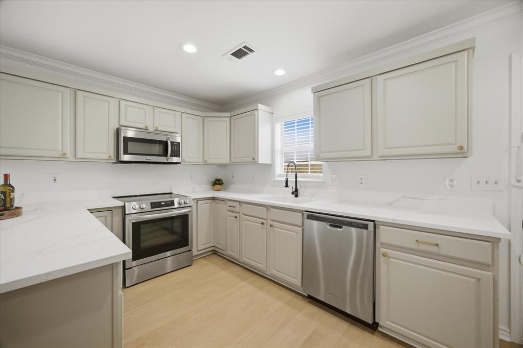 709 Sherman Street Property Photo 4