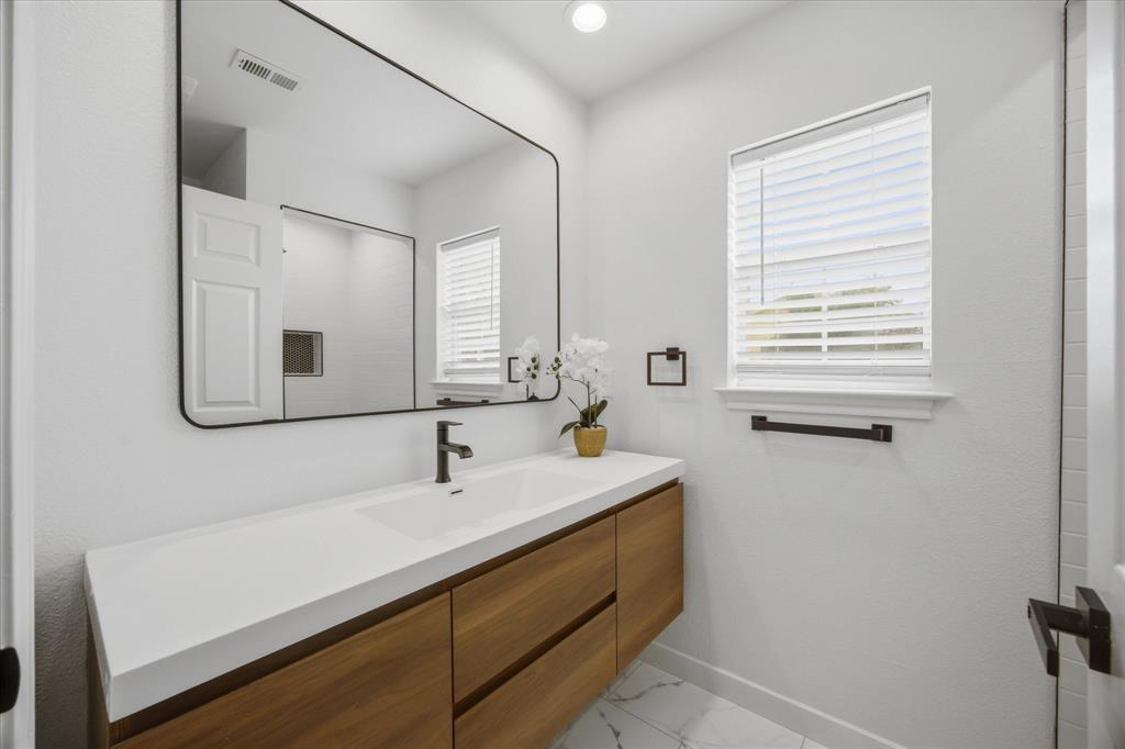 709 Sherman Street Property Photo 6