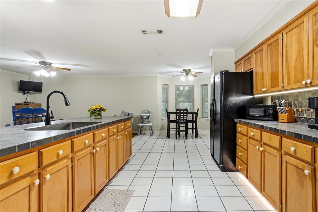 1004 Gladstone Avenue Property Photo 6