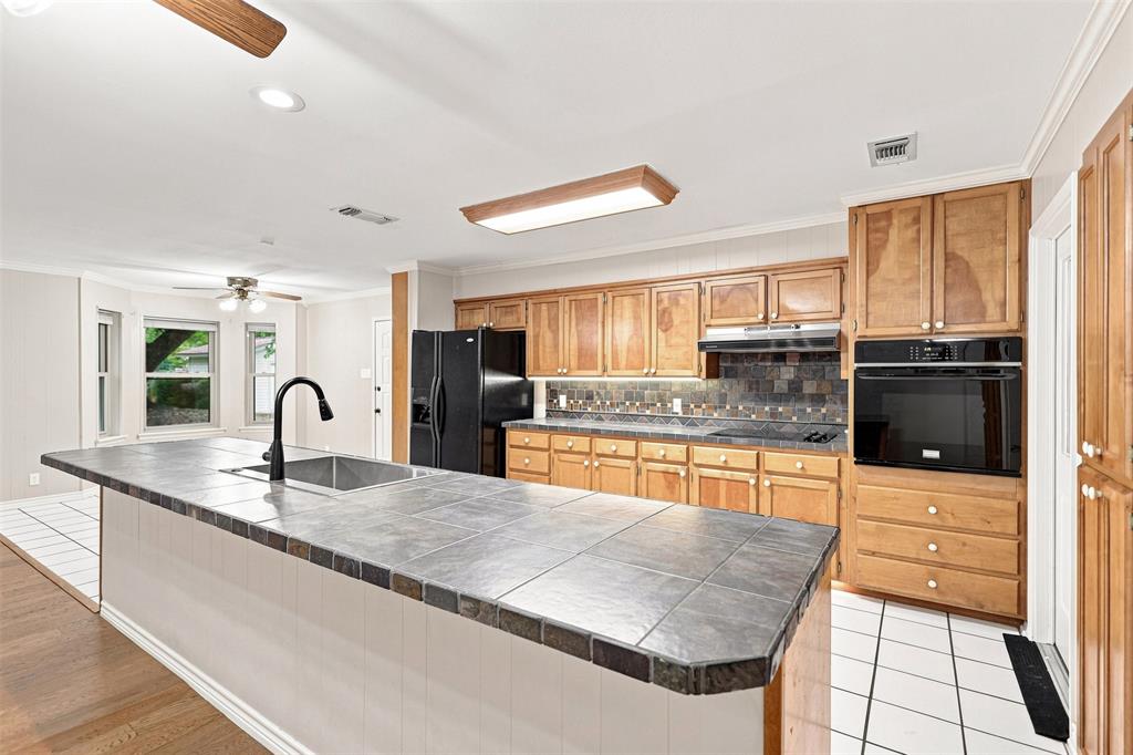 1004 Gladstone Avenue Property Photo 6
