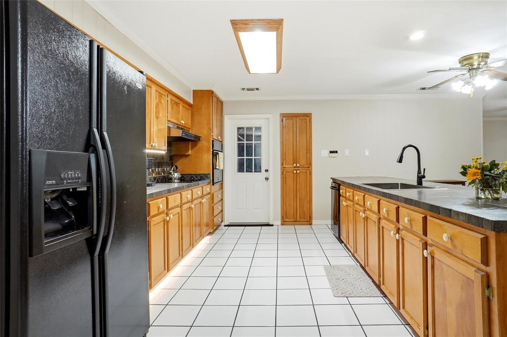 1004 Gladstone Avenue Property Photo 7