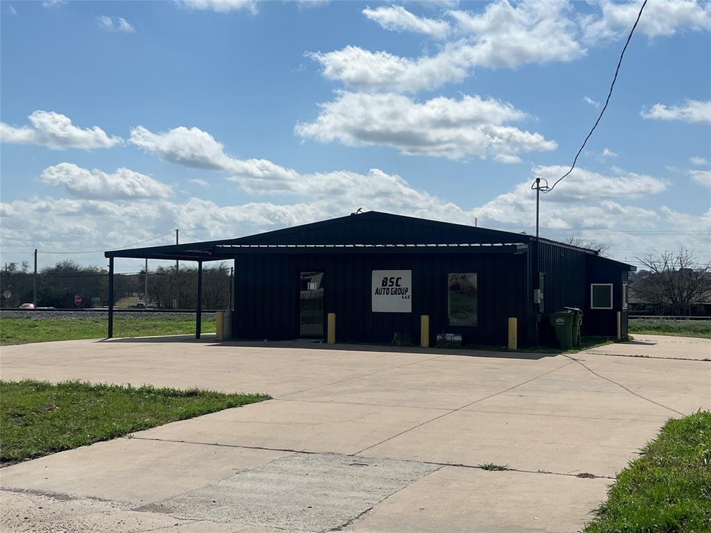300 E Railroad Avenue
