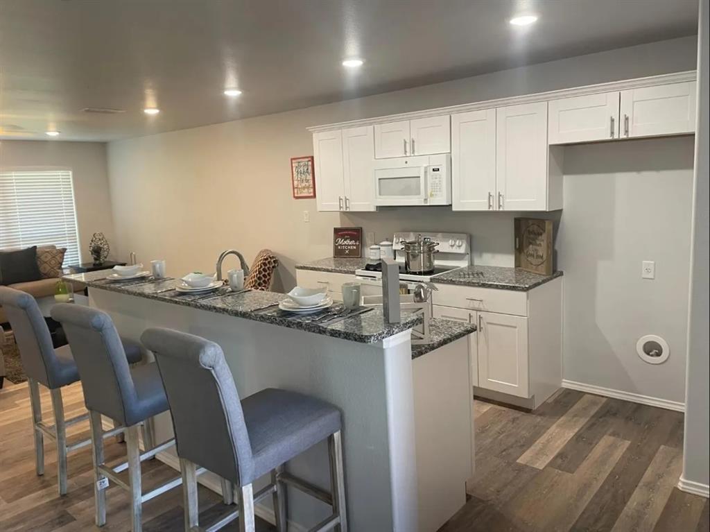 8424 10th Place Property Photo 2