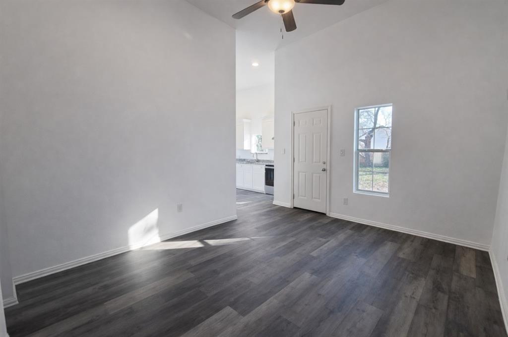 415 W 7th Street Property Photo 5