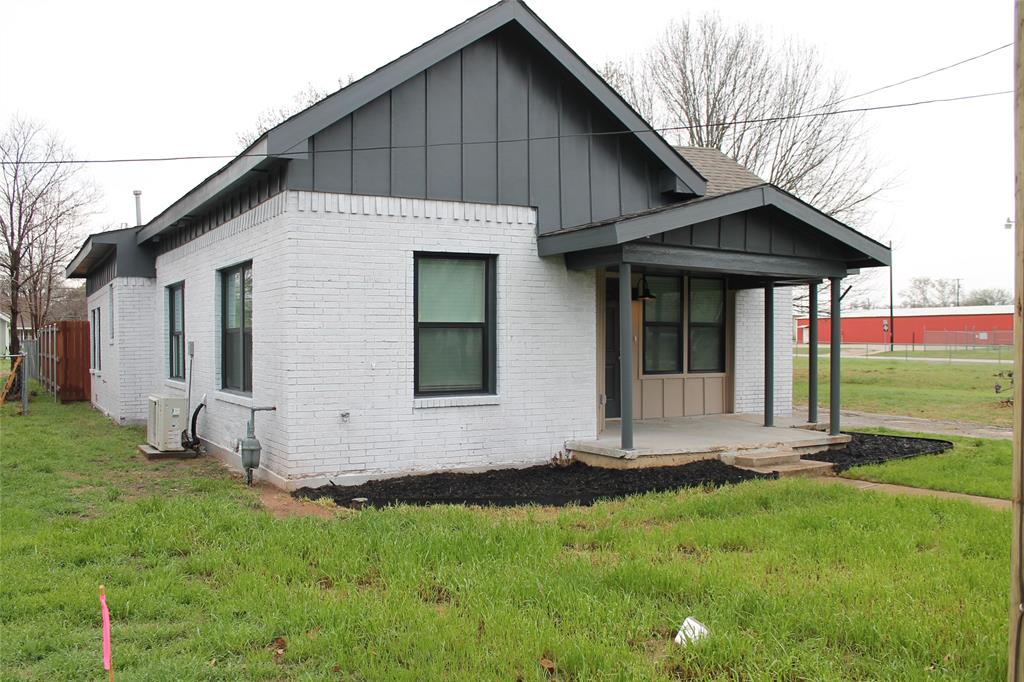 104 S Hubbard Street Property Photo 3