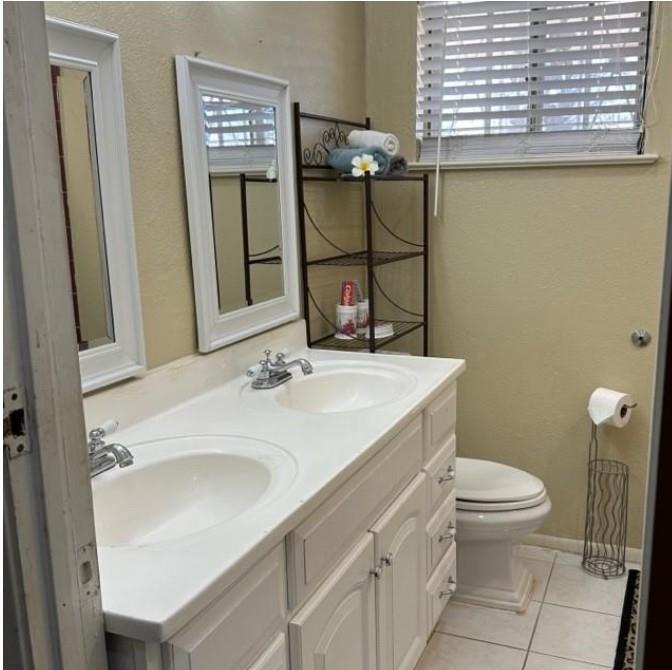 2438 Five Mile Circle Property Photo 8