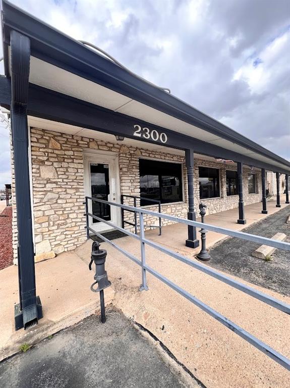 2300 N Us Highway 281 Property Photo 2