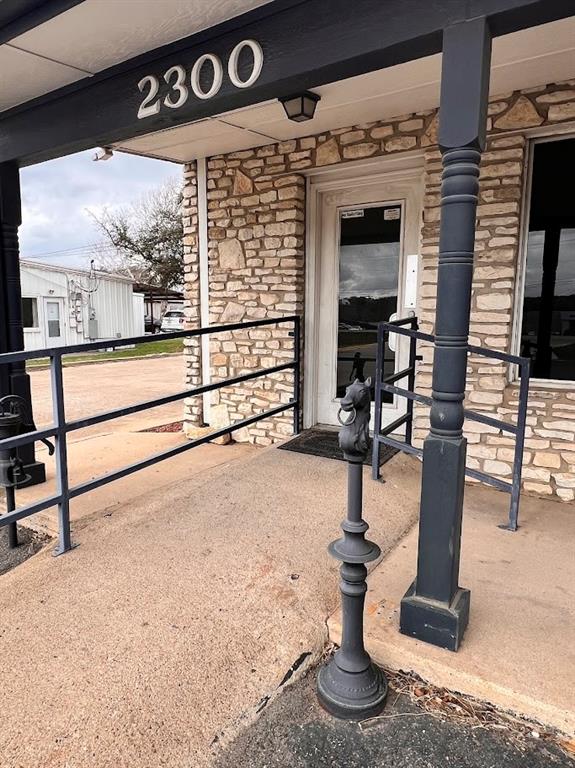 2300 N Us Highway 281 Property Photo 4