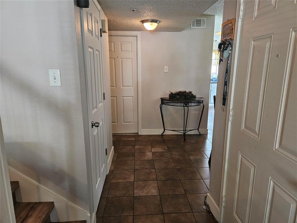 10328 New Bedford Drive Property Photo 6