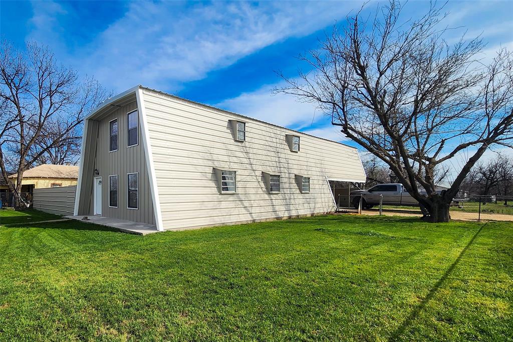 401 E Pierce Street Property Photo 1