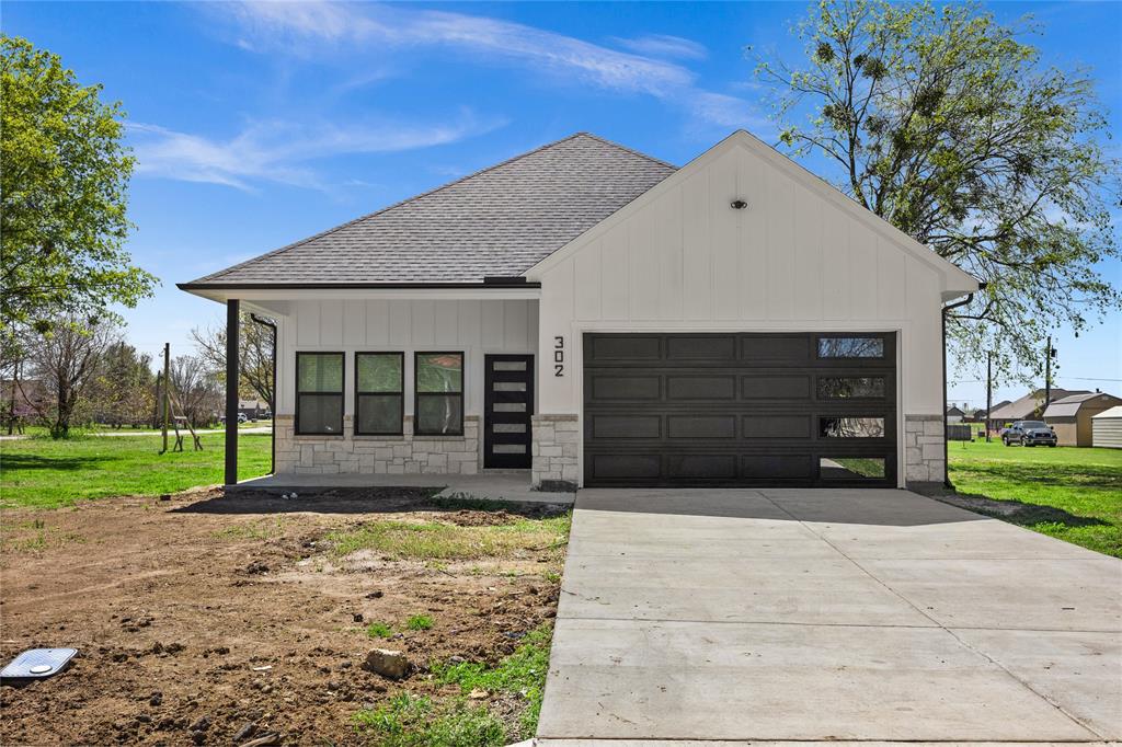 302 E Glenwood