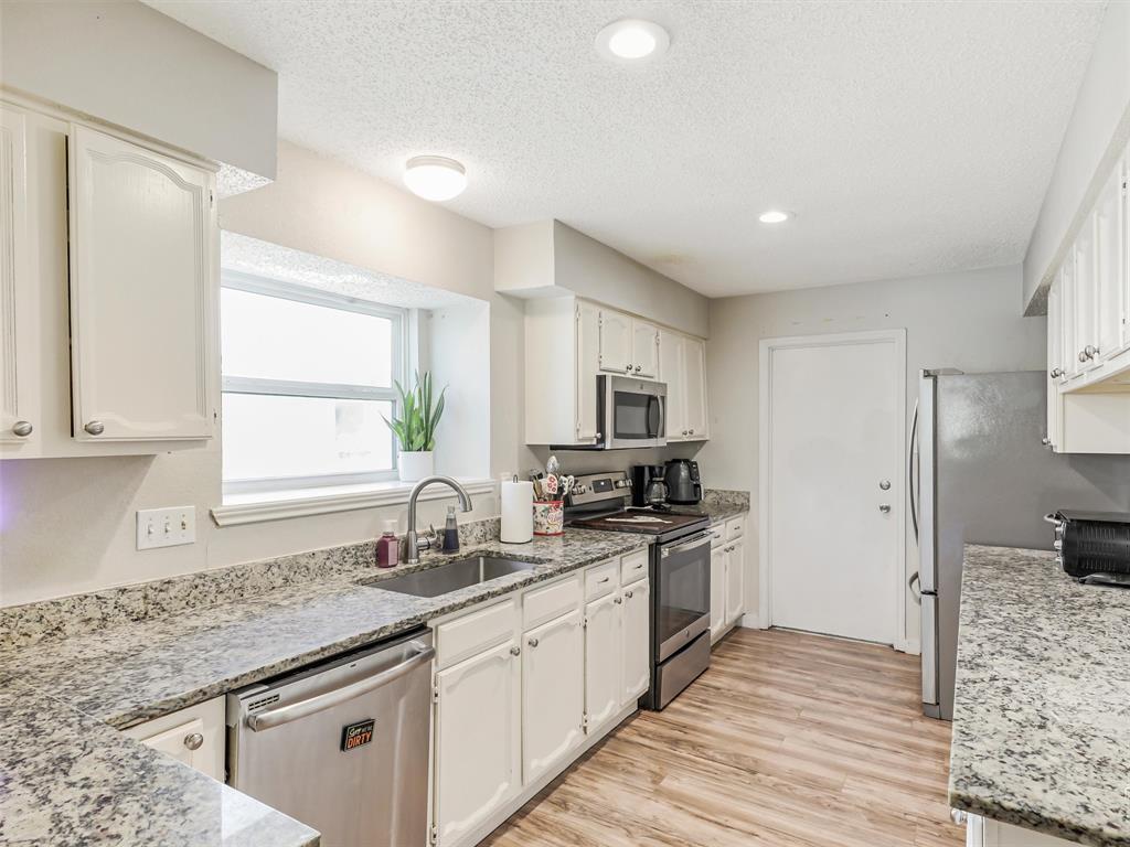 317 Stillmeadow Drive Property Photo 4