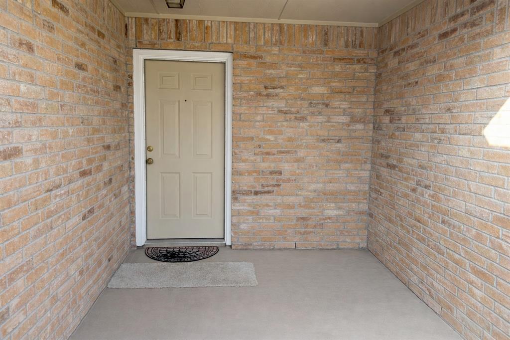 3819 Kiest Valley Court Property Photo 3