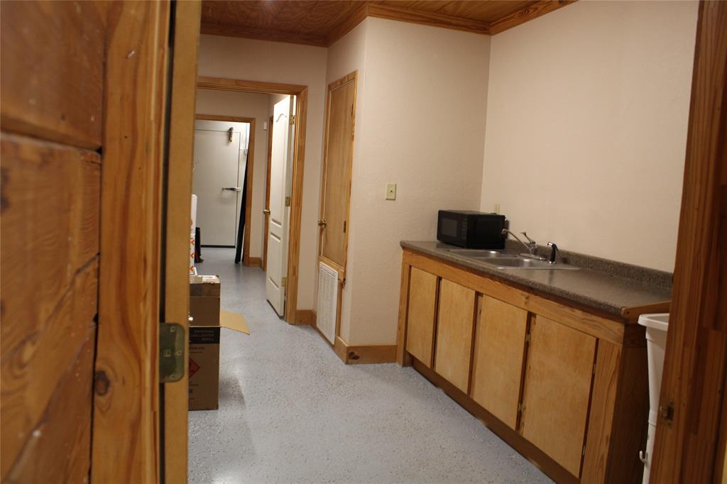 805 E Hall Street Property Photo 8