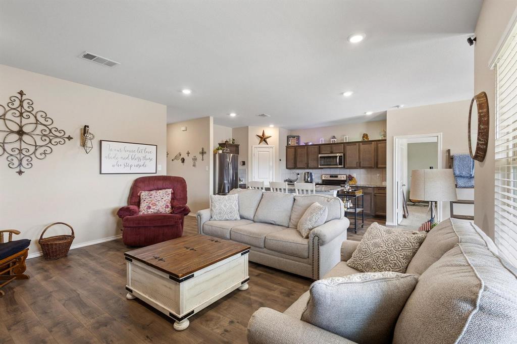 734 Meadow Creek Lane Property Photo 8