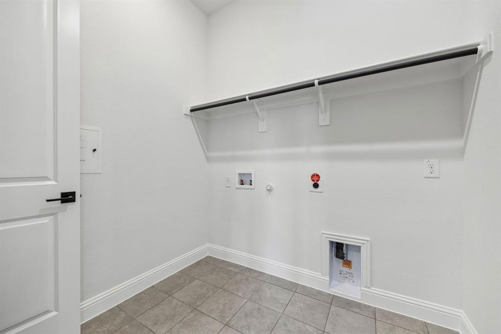 9816 Dahlia Boulevard Property Photo 18